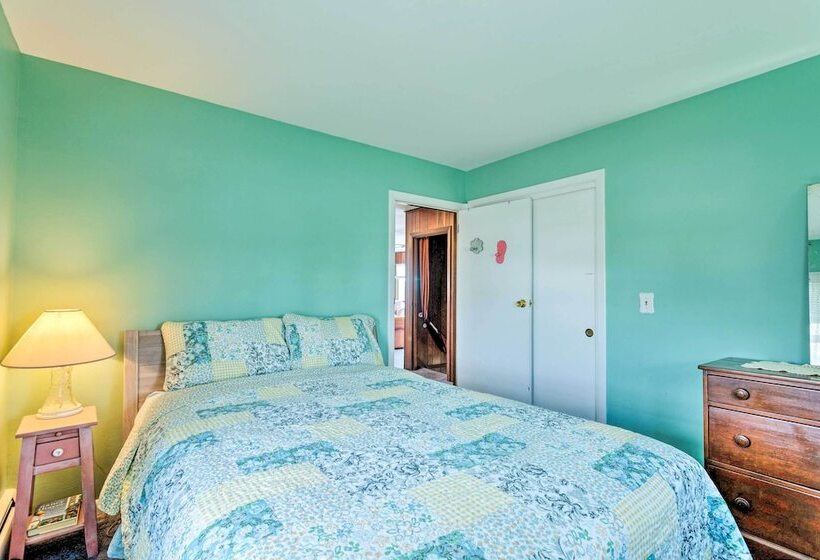 Rhode Island Oceanview Retreat: Walk To Shore!