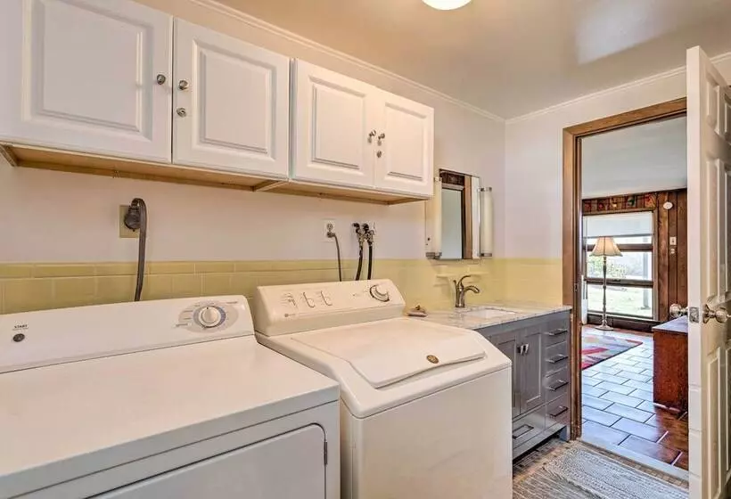 Rhode Island Oceanview Retreat: Walk To Shore!