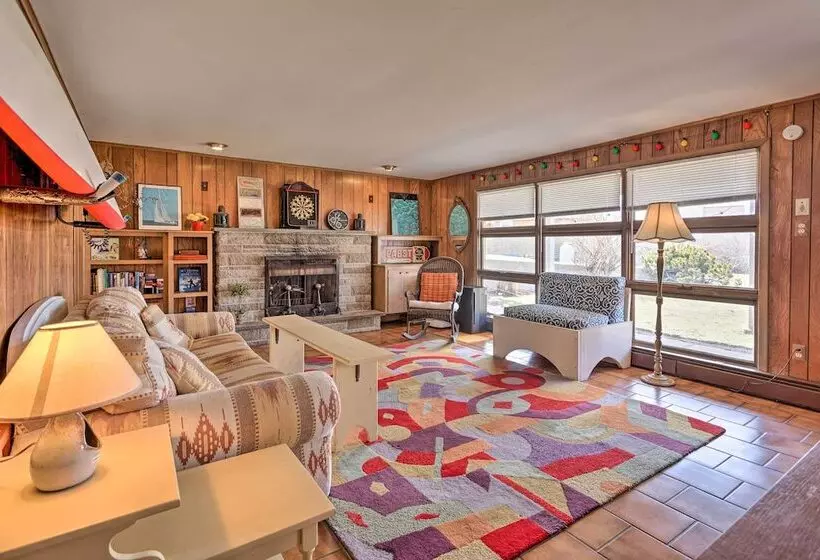 Rhode Island Oceanview Retreat: Walk To Shore!