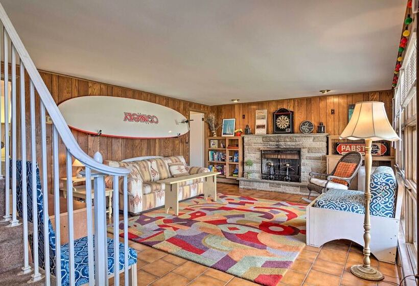 Rhode Island Oceanview Retreat: Walk To Shore!