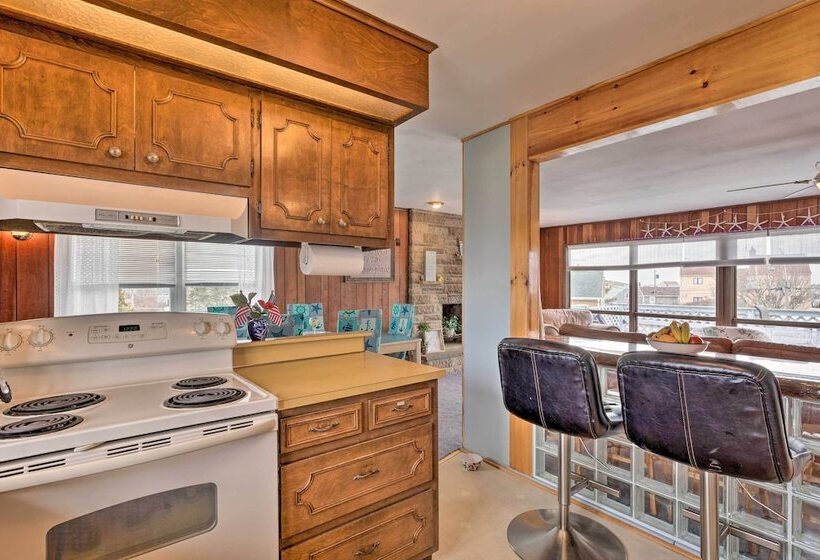 Rhode Island Oceanview Retreat: Walk To Shore!