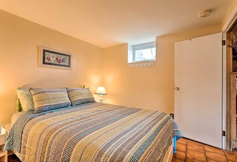 Rhode Island Oceanview Retreat: Walk To Shore!