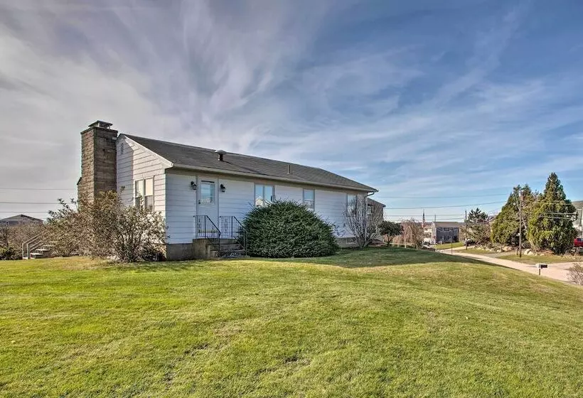 Rhode Island Oceanview Retreat: Walk To Shore!