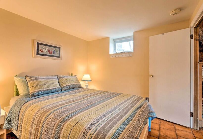 Rhode Island Oceanview Retreat: Walk To Shore!