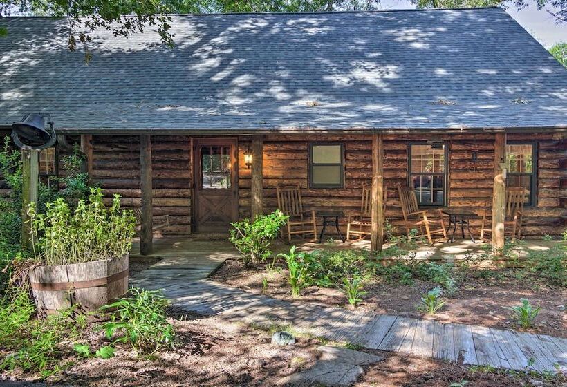 Secluded Cabin W/ Spacious Kitchen & Dining Area!