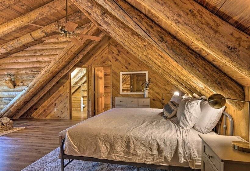 Secluded Cabin W/ Spacious Kitchen & Dining Area!