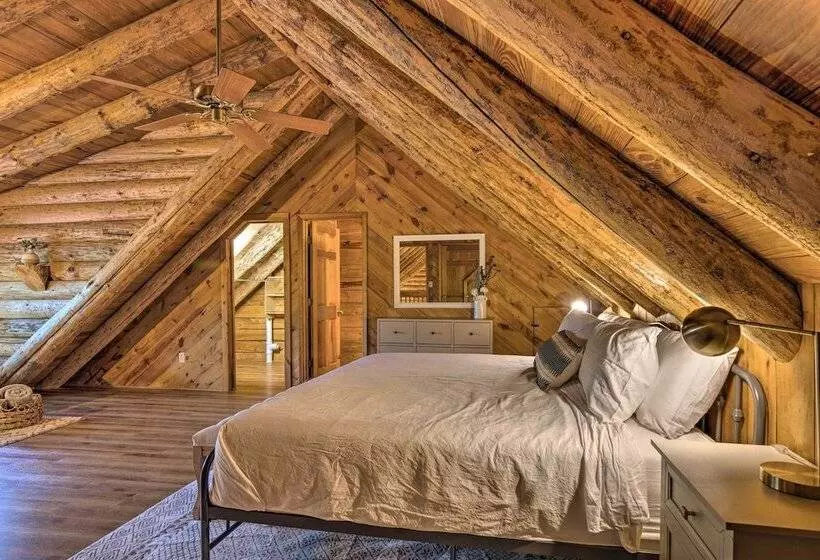 Secluded Cabin W/ Spacious Kitchen & Dining Area!