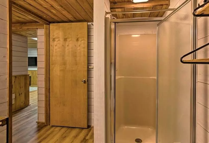 Secluded Cabin W/ Spacious Kitchen & Dining Area!