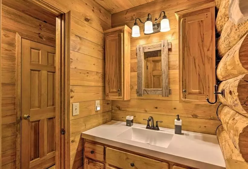 Secluded Cabin W/ Spacious Kitchen & Dining Area!