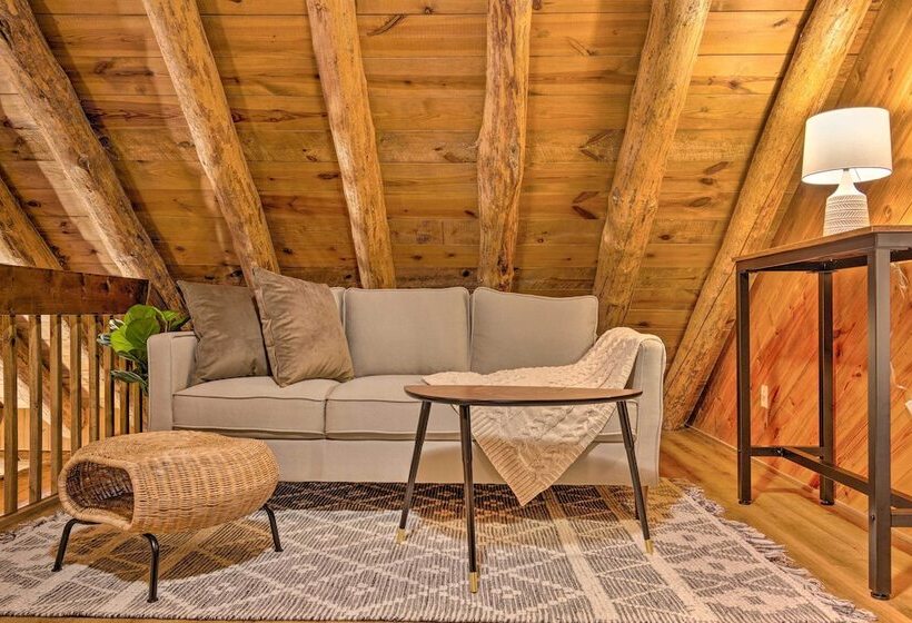 Secluded Cabin W/ Spacious Kitchen & Dining Area!