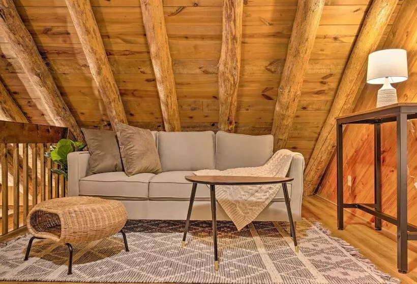 Secluded Cabin W/ Spacious Kitchen & Dining Area!