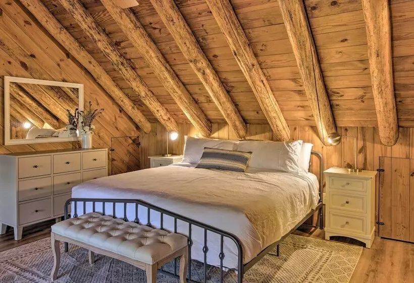 Secluded Cabin W/ Spacious Kitchen & Dining Area!