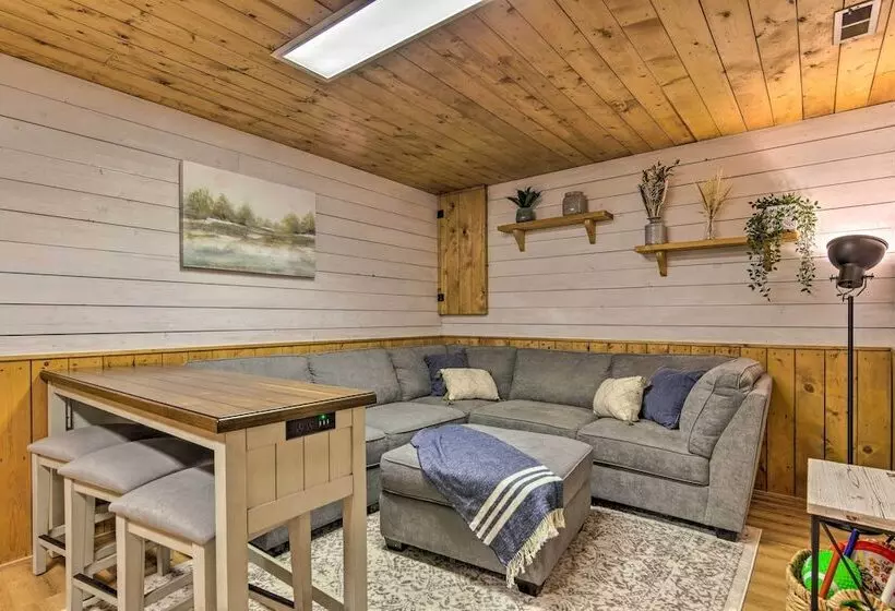 Secluded Cabin W/ Spacious Kitchen & Dining Area!