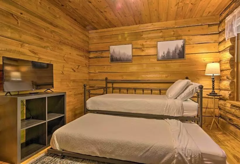 Secluded Cabin W/ Spacious Kitchen & Dining Area!