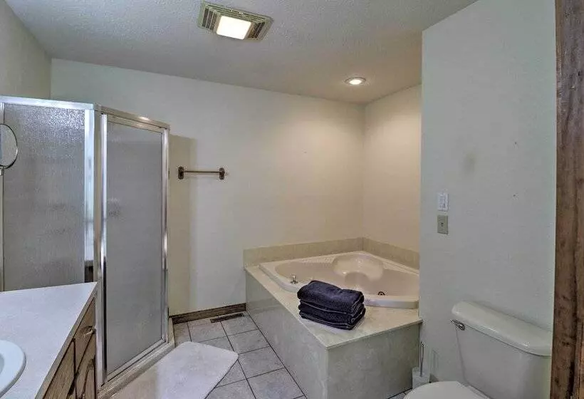 Secluded Marble Falls Family Home W/ Mtn Views!