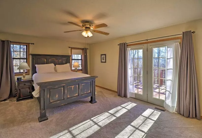 Secluded Marble Falls Family Home W/ Mtn Views!