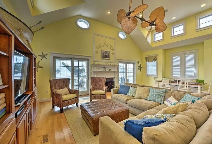 Spacious Avalon Beach House   2 Blocks To Water!