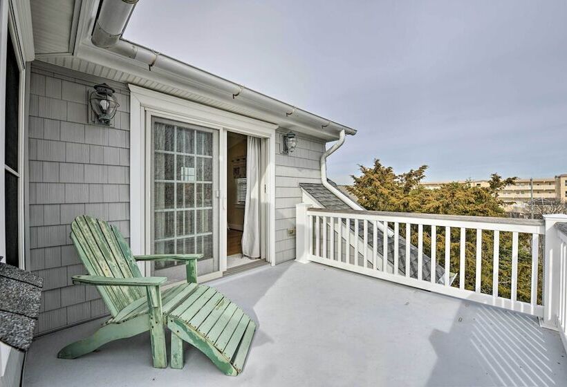 Spacious Avalon Beach House   2 Blocks To Water!