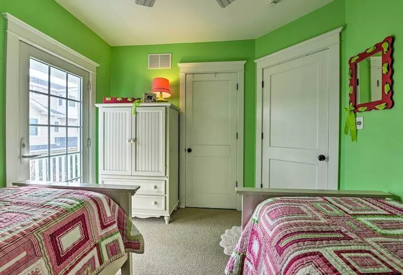 Spacious Avalon Beach House   2 Blocks To Water!