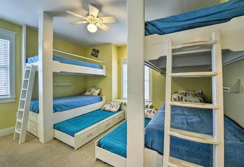 Spacious Avalon Beach House   2 Blocks To Water!