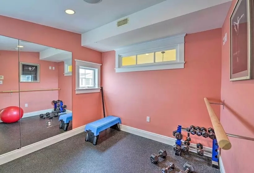 Spacious Avalon Beach House   2 Blocks To Water!