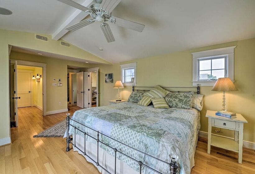 Spacious Avalon Beach House   2 Blocks To Water!