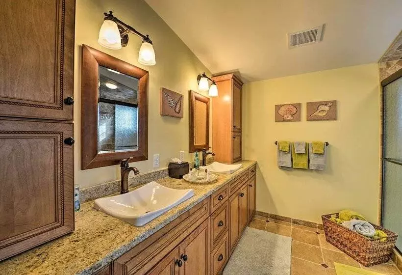 Spacious Avalon Beach House   2 Blocks To Water!