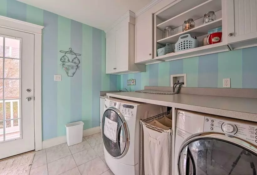 Spacious Avalon Beach House   2 Blocks To Water!