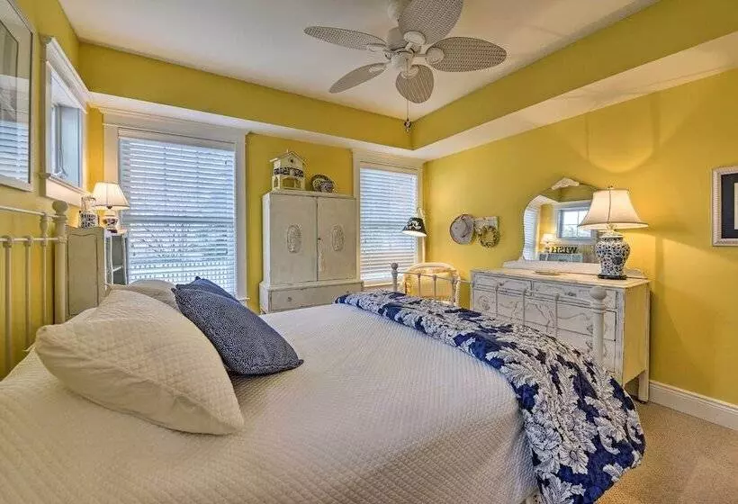 Spacious Avalon Beach House   2 Blocks To Water!