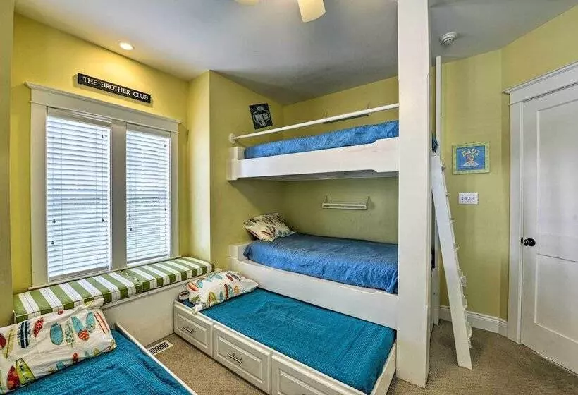 Spacious Avalon Beach House   2 Blocks To Water!