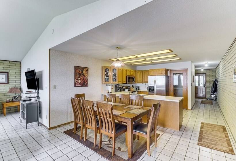 Flathead Lake Views: Scenic & Spacious Retreat!