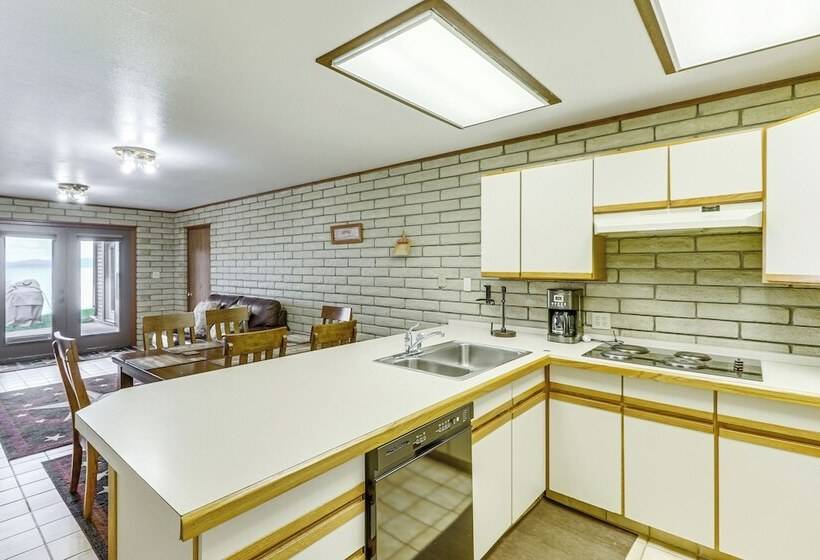 Flathead Lake Views: Scenic & Spacious Retreat!