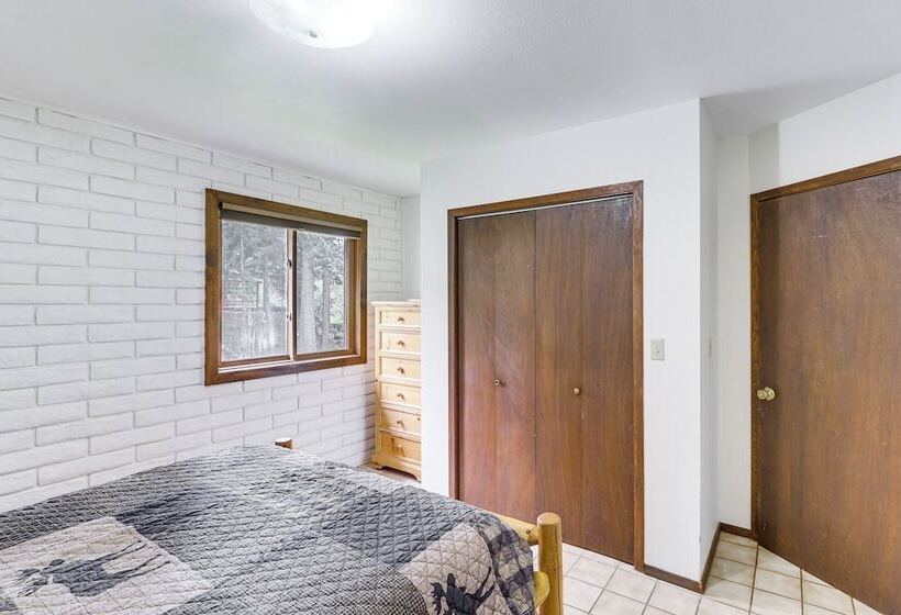 Flathead Lake Views: Scenic & Spacious Retreat!