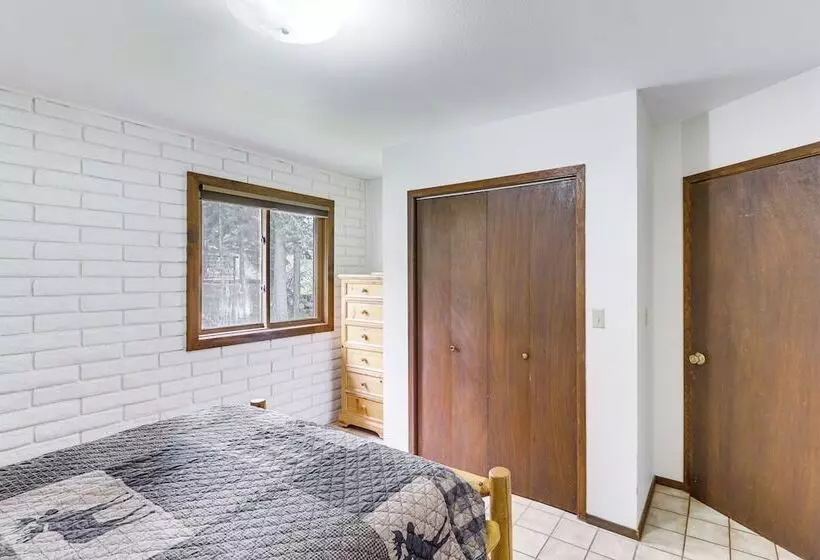 Flathead Lake Views: Scenic & Spacious Retreat!