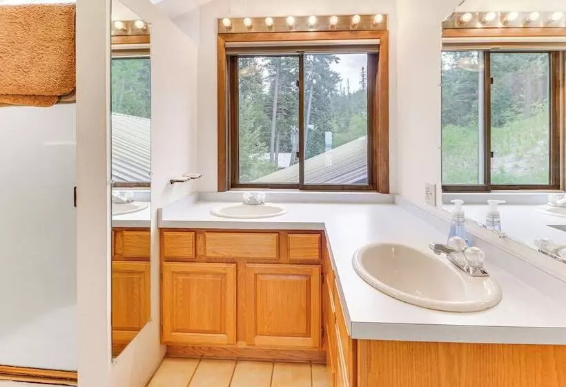 Flathead Lake Views: Scenic & Spacious Retreat!
