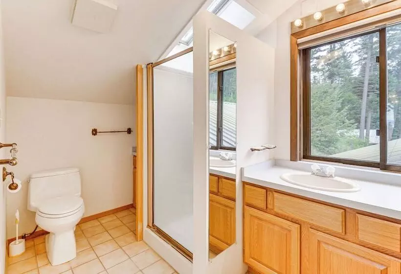 Flathead Lake Views: Scenic & Spacious Retreat!