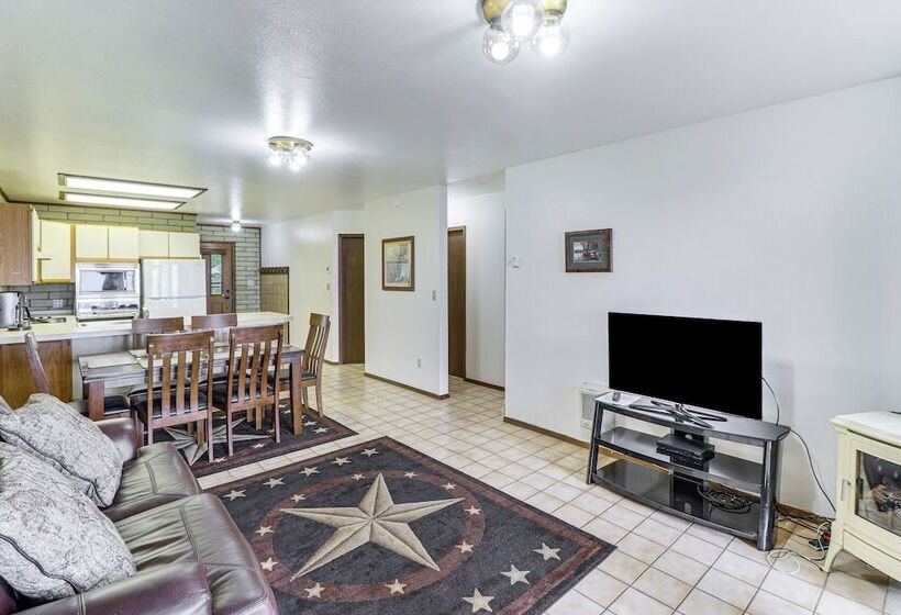 Flathead Lake Views: Scenic & Spacious Retreat!