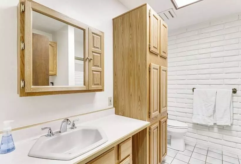 Flathead Lake Views: Scenic & Spacious Retreat!