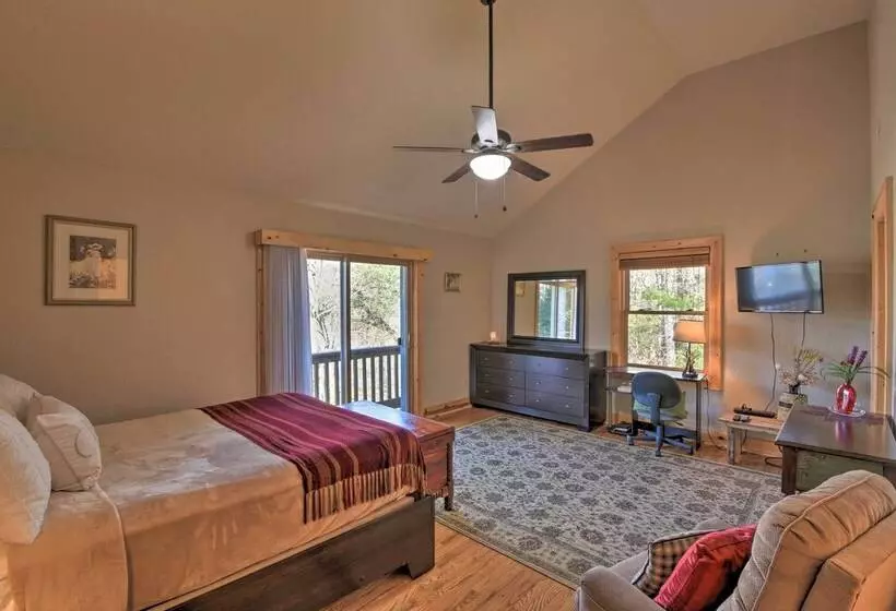 Spacious Lake Santeetlah Cottage W/ Lake Views!