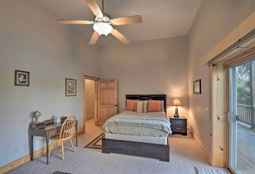 Spacious Lake Santeetlah Cottage W/ Lake Views!