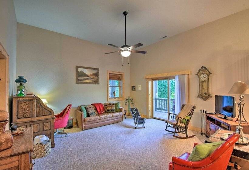 Spacious Lake Santeetlah Cottage W/ Lake Views!