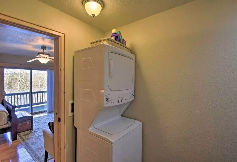 Spacious Lake Santeetlah Cottage W/ Lake Views!