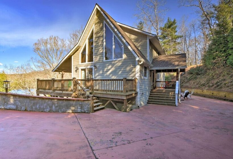 Spacious Lake Santeetlah Cottage W/ Lake Views!