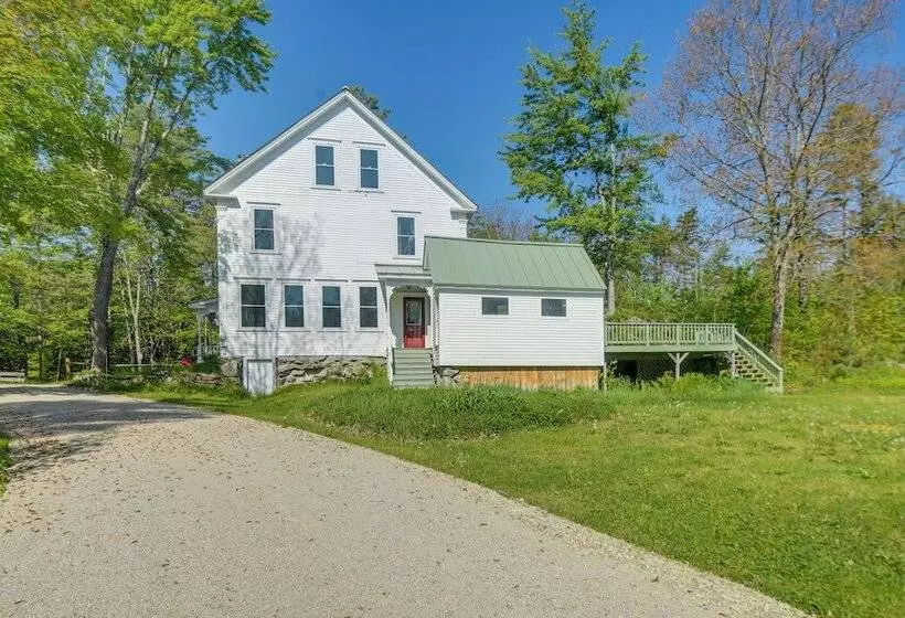 Spacious Home On Bear Camp River In Tamworth!