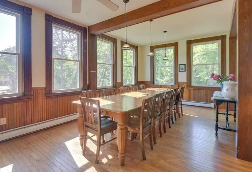 Spacious Home On Bear Camp River In Tamworth!