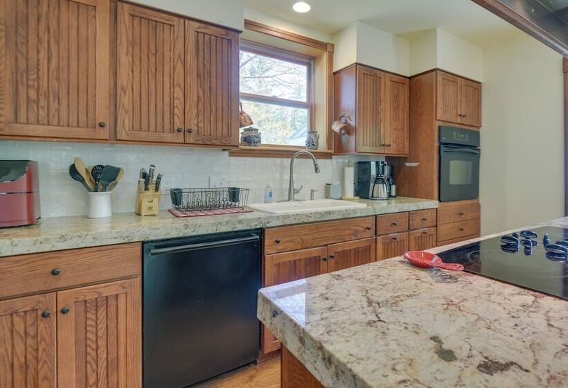 Spacious Home On Bear Camp River In Tamworth!