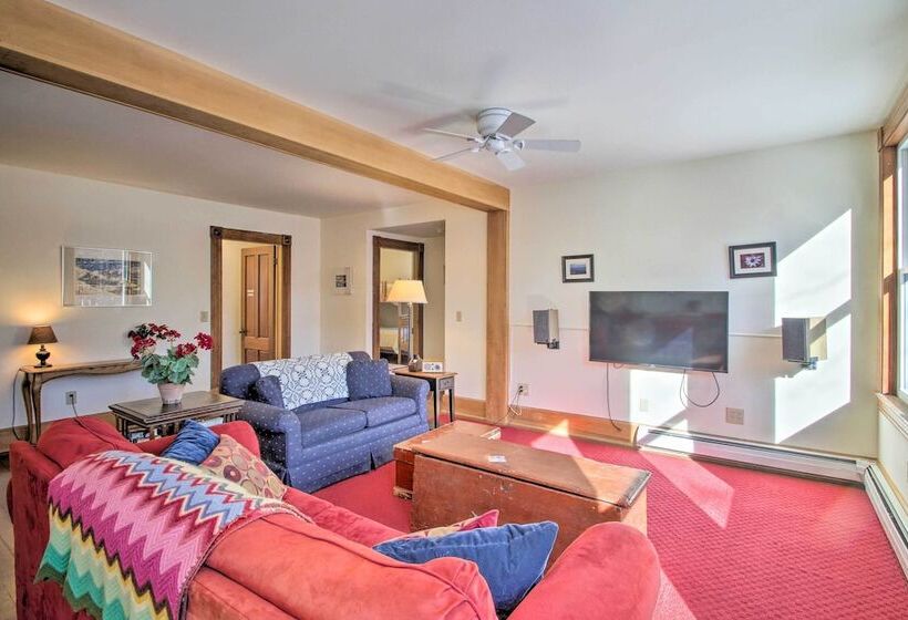 Spacious Home On Bear Camp River In Tamworth!