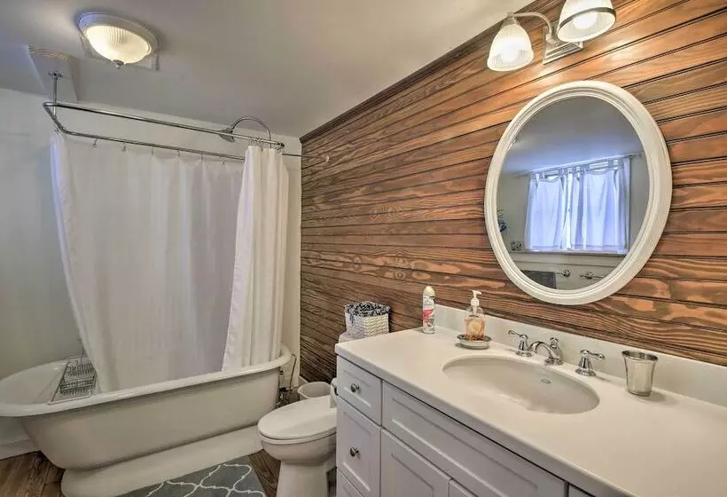 Spacious Home On Bear Camp River In Tamworth!