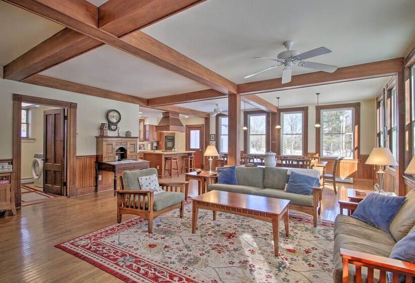 Spacious Home On Bear Camp River In Tamworth!