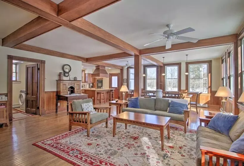 Spacious Home On Bear Camp River In Tamworth!